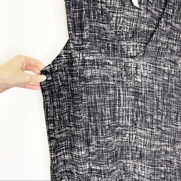 F21 V Neck Sleeveless Midi Dress - Picture 3 of 6